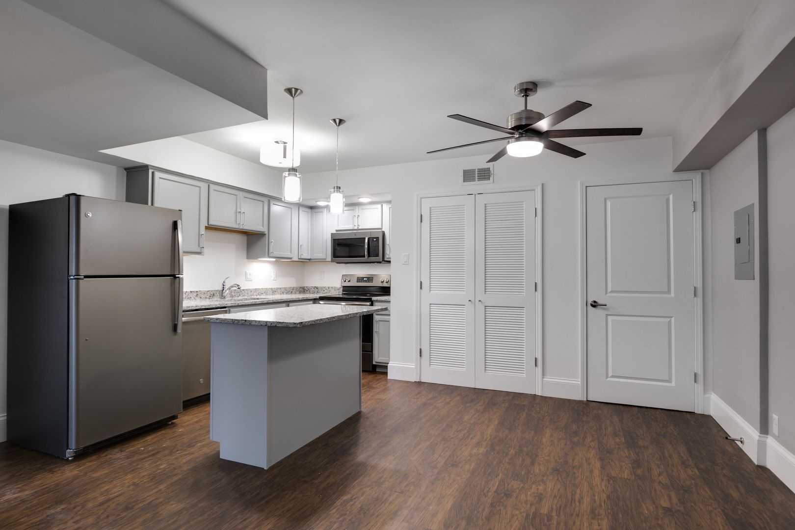 Chesterfield Apartment: 631 Broadmoor Drive