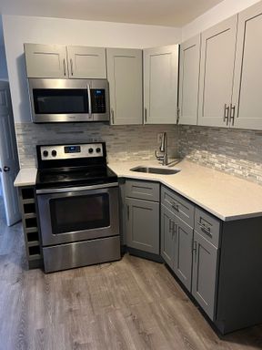 Newly Renovated 2BR 1Bath Apartment – photo 1