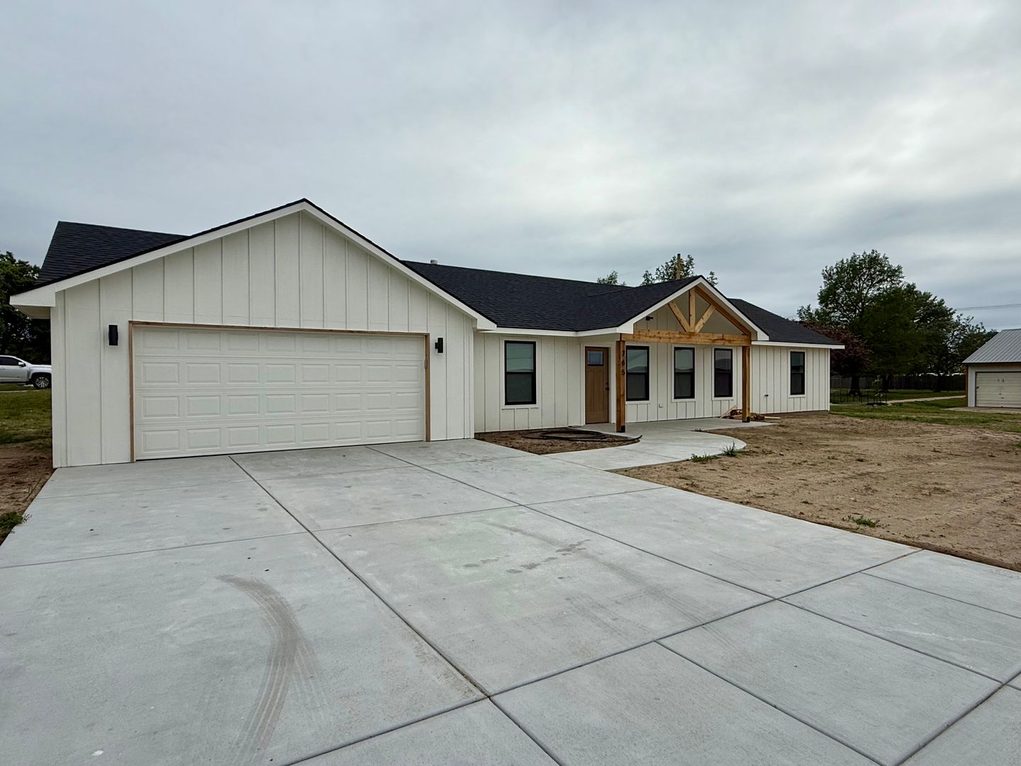 Benton House: 765 N Kansas Ct