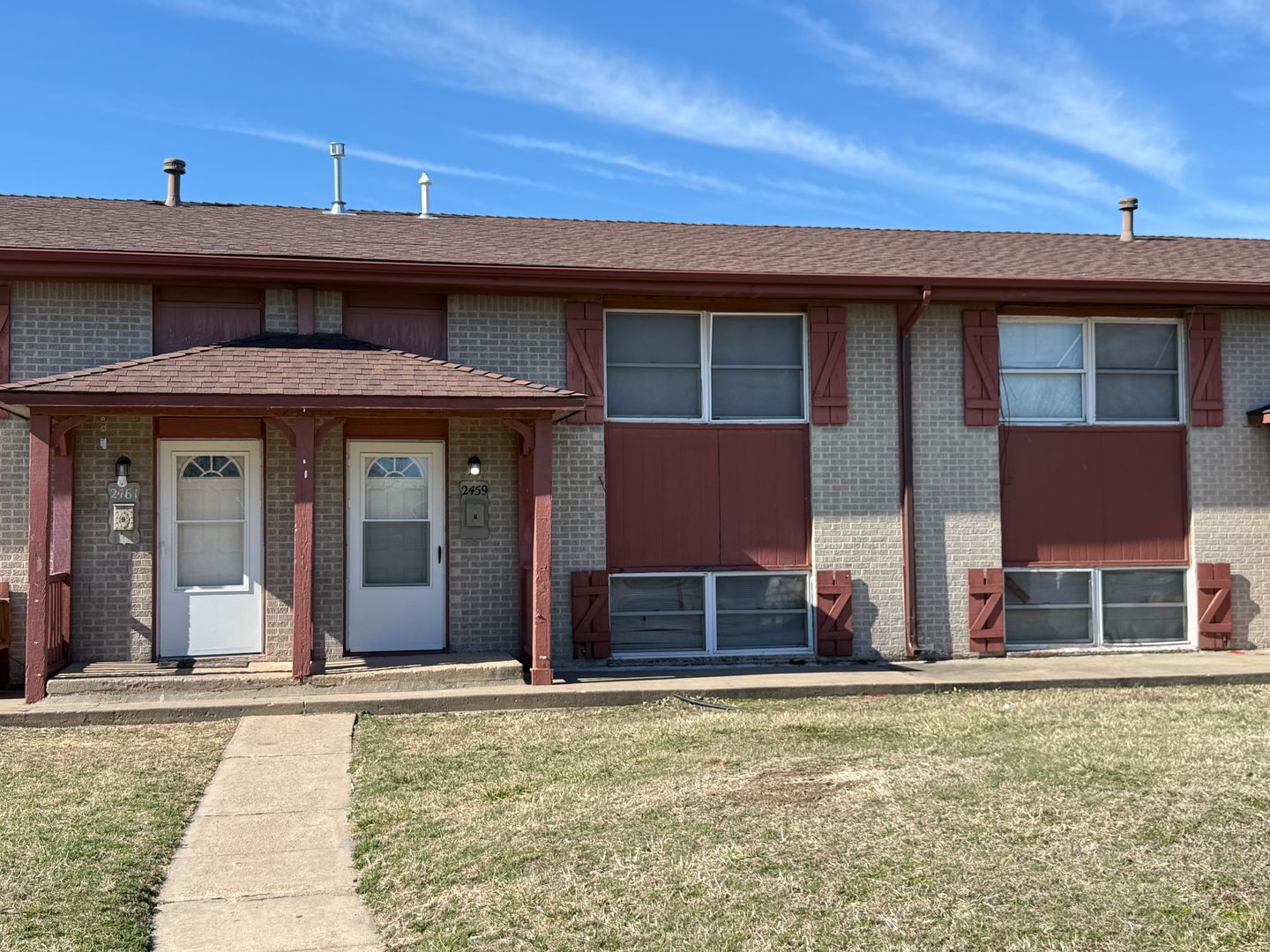 Wichita Apartment: 2459 S St Clair St