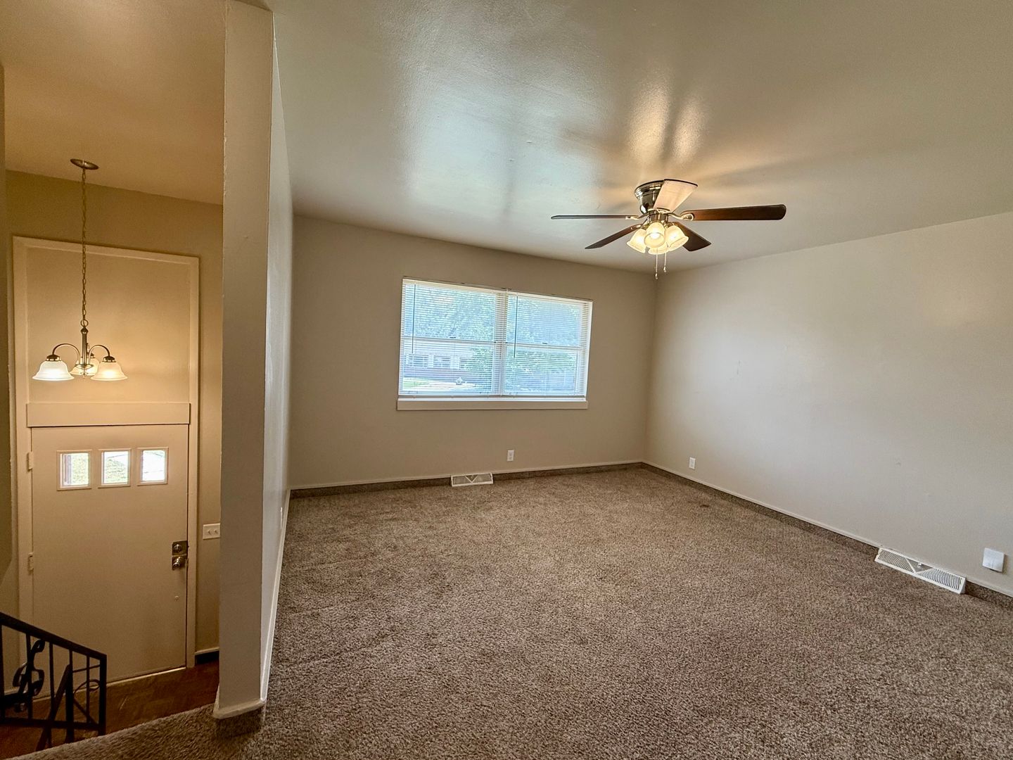 Wichita Apartment: 2424 W Savannah St