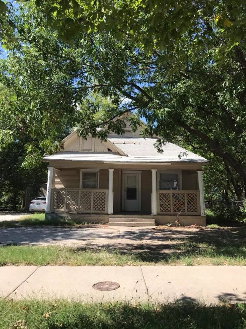 Wichita House: 1445 S Hydraulic Ave