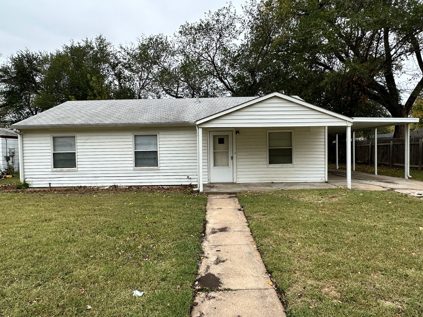 Park City House: 6239 N East Parkview St