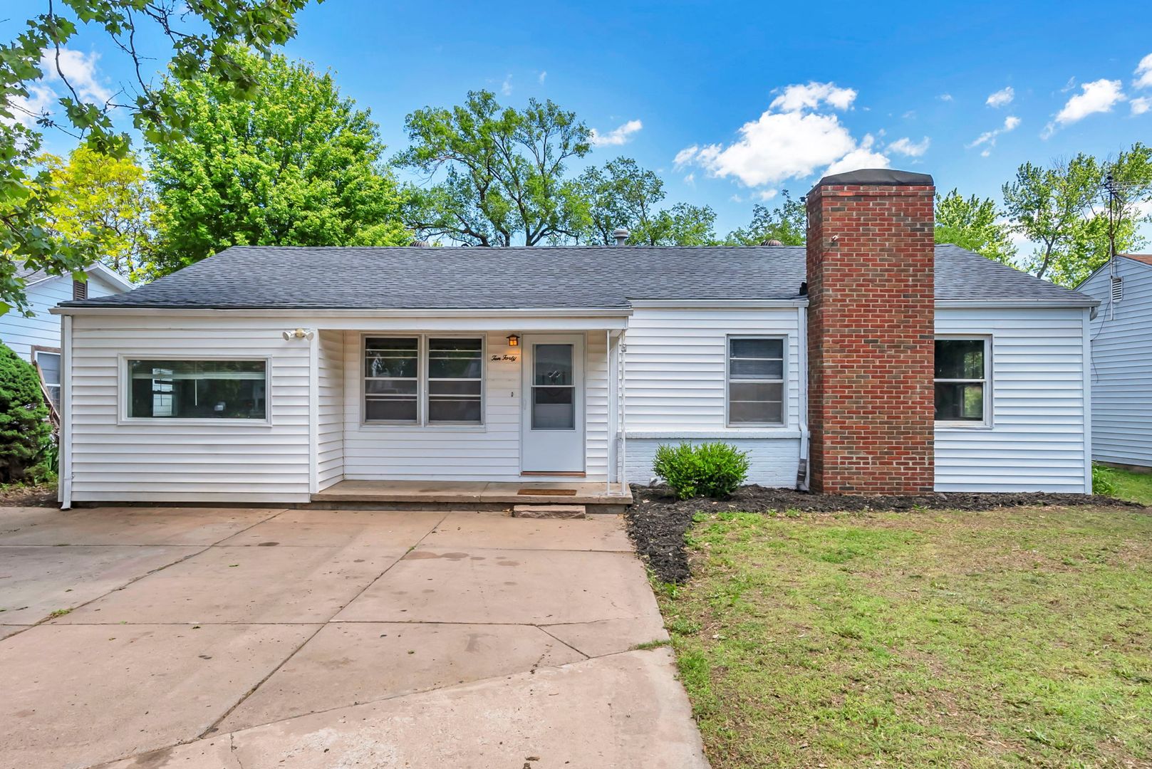 Derby House: 1040 N Baltimore