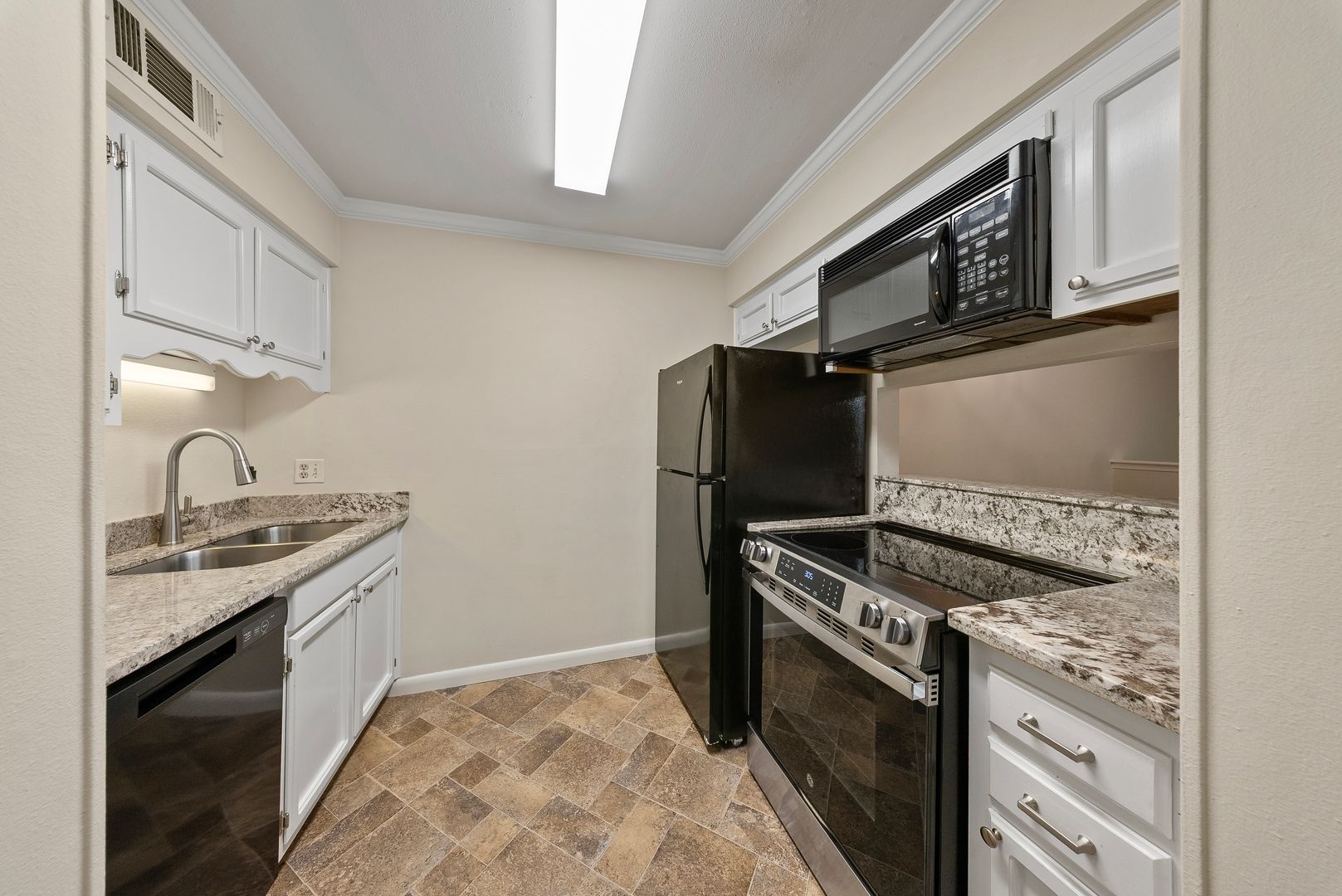 Ground-Floor Condo in Parklyn Chase – Available October 1st