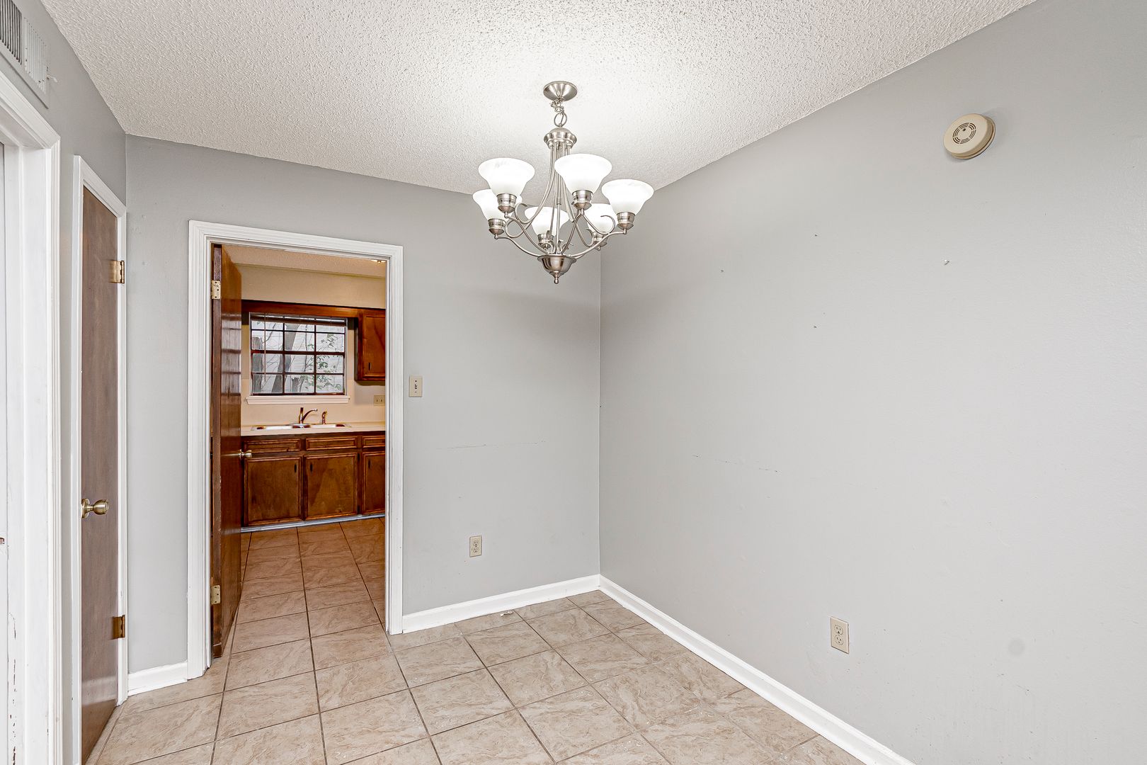 3711 Cole Dr. Unit 2 - CONSIGNMENT 4 of 7