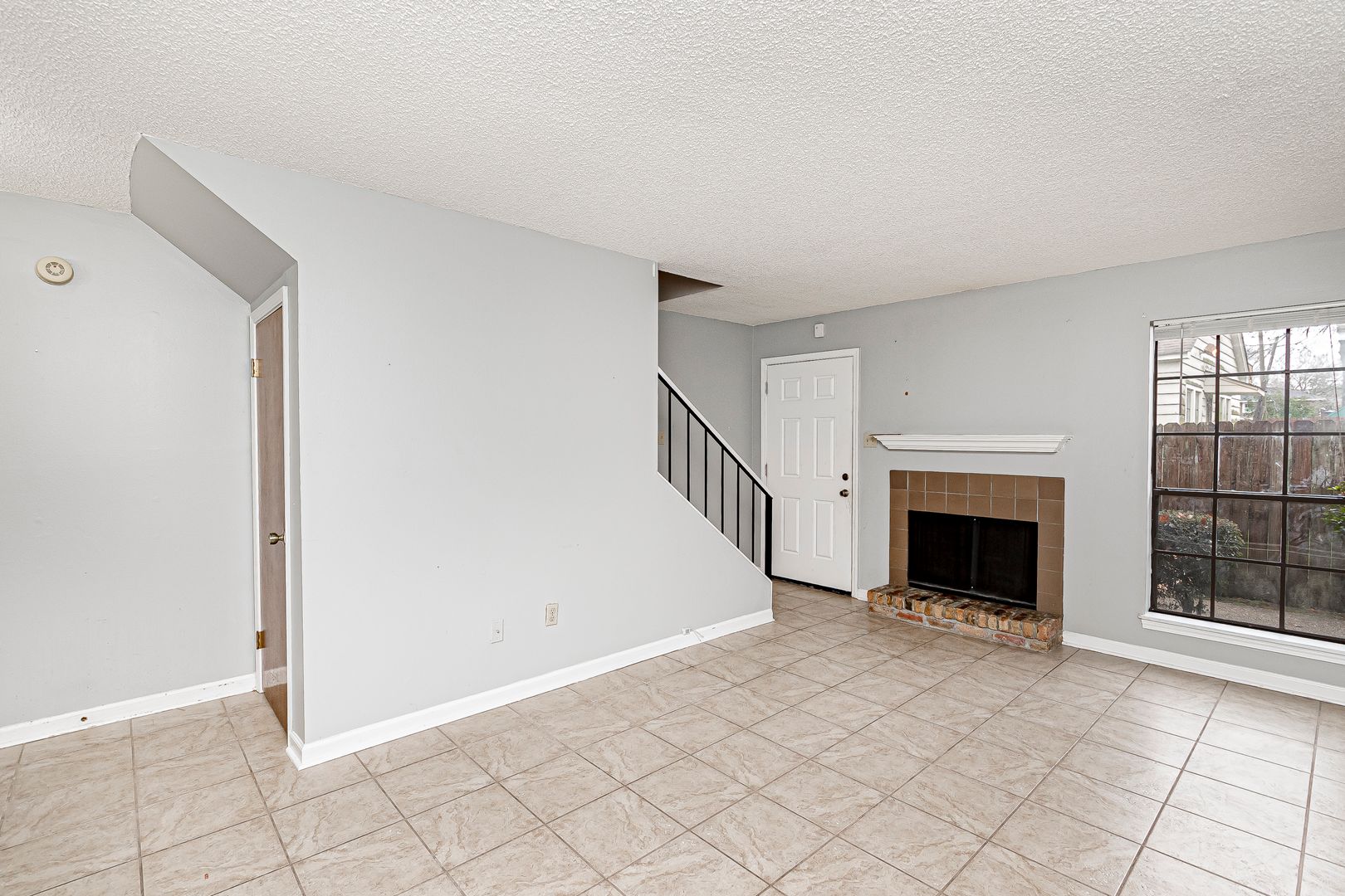 3711 Cole Dr. Unit 2 - CONSIGNMENT 2 of 7