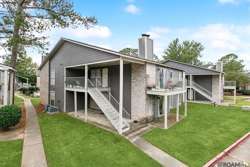 Welcome home to this charming 2-bedroom, 2-bath downstairs unit in the heart of Baton Rouge—just minutes from LSU! – photo 1