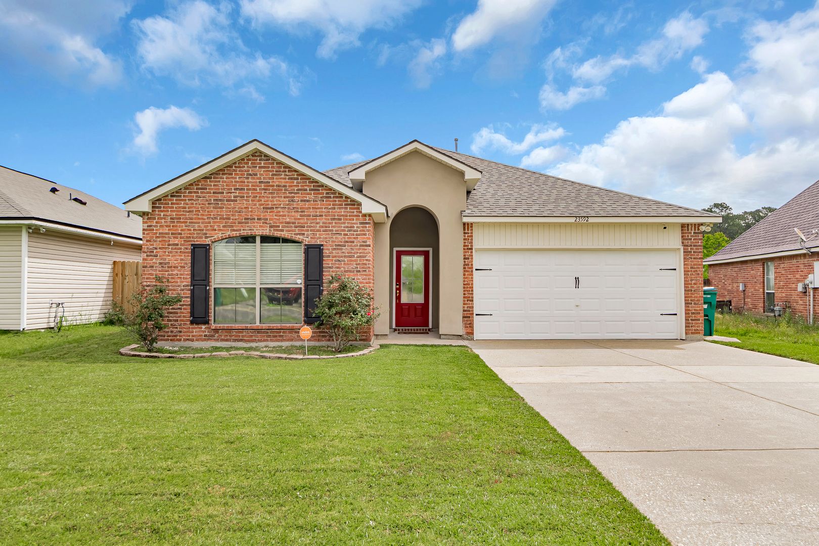Denham Springs House: 23592 Country Manor Avenue