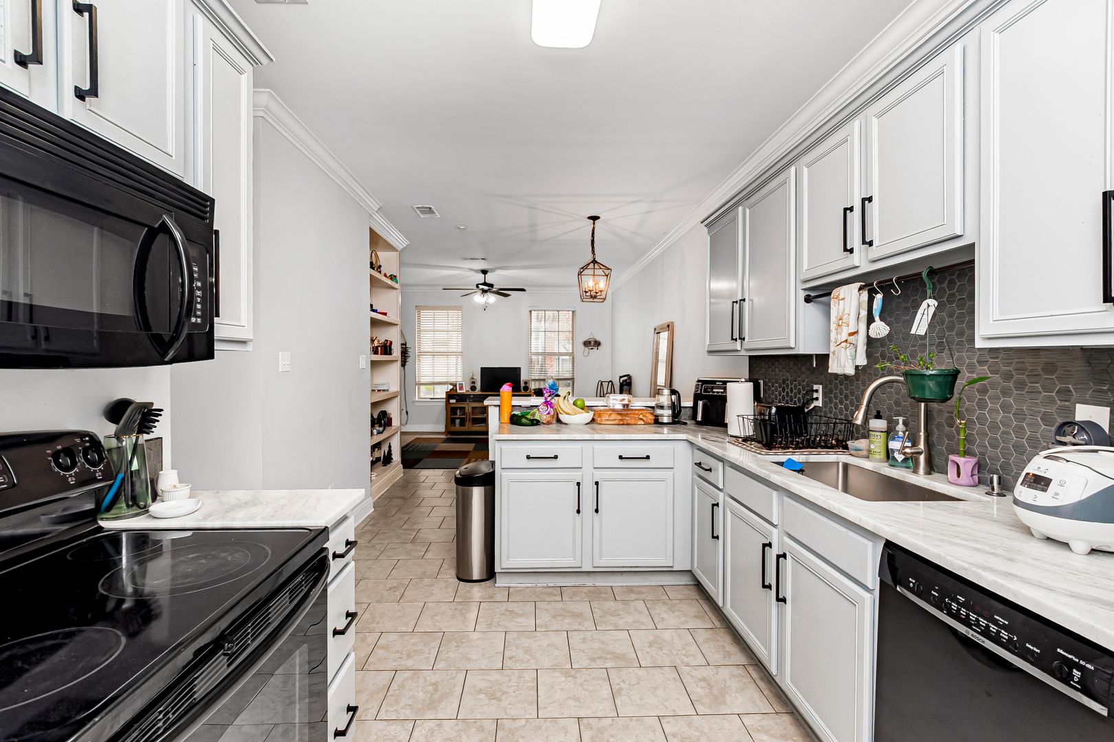 Baton Rouge House: 10600 Lakes Boulevard