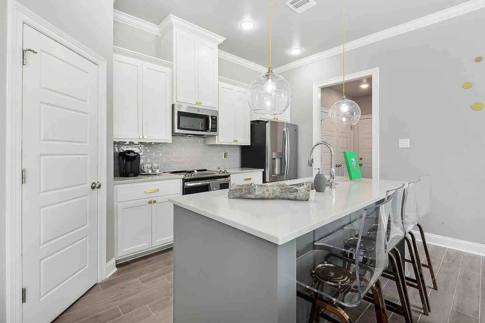 8116 Village Lake Avenue - CONSIGNMENT 2 of 12