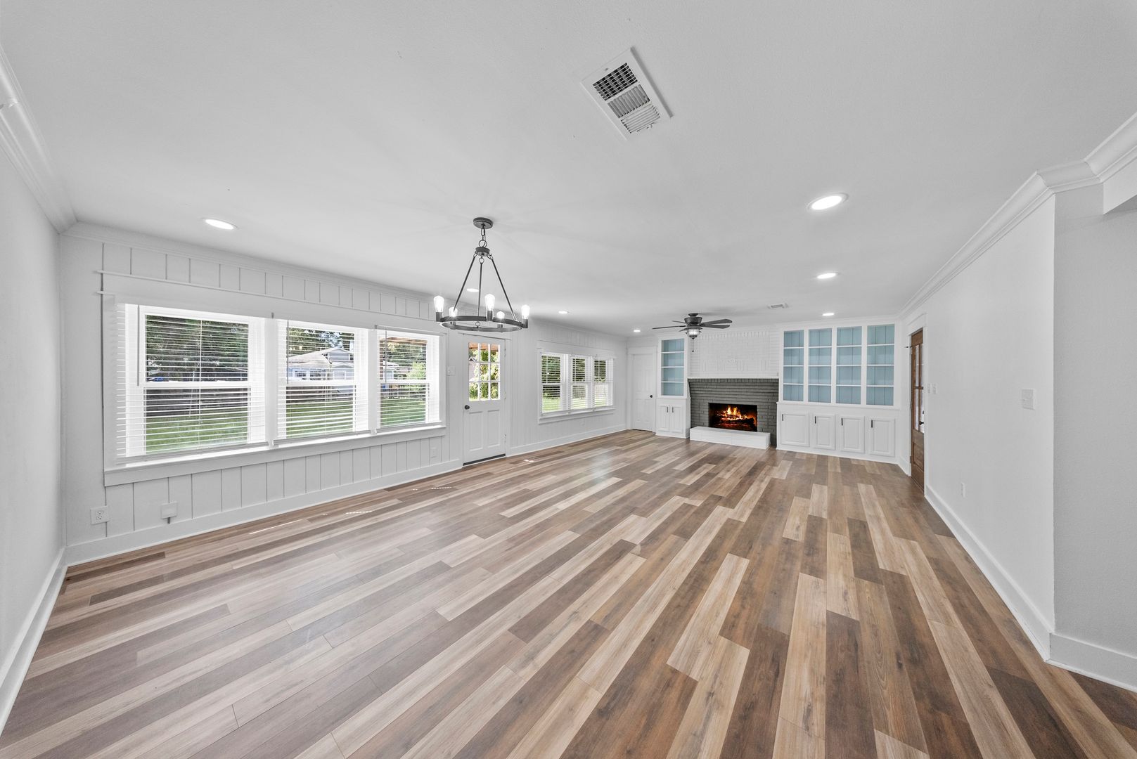 4 Bedroom Home In Denham Springs- Upated on 1 Acre of Land