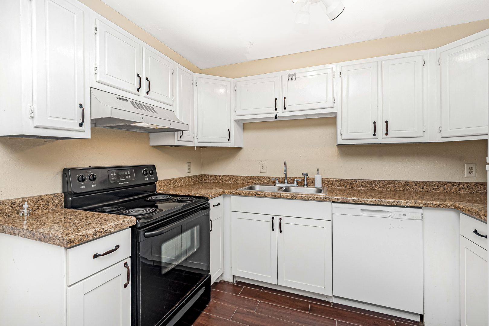 Baton Rouge House: 522 S Flannery Road