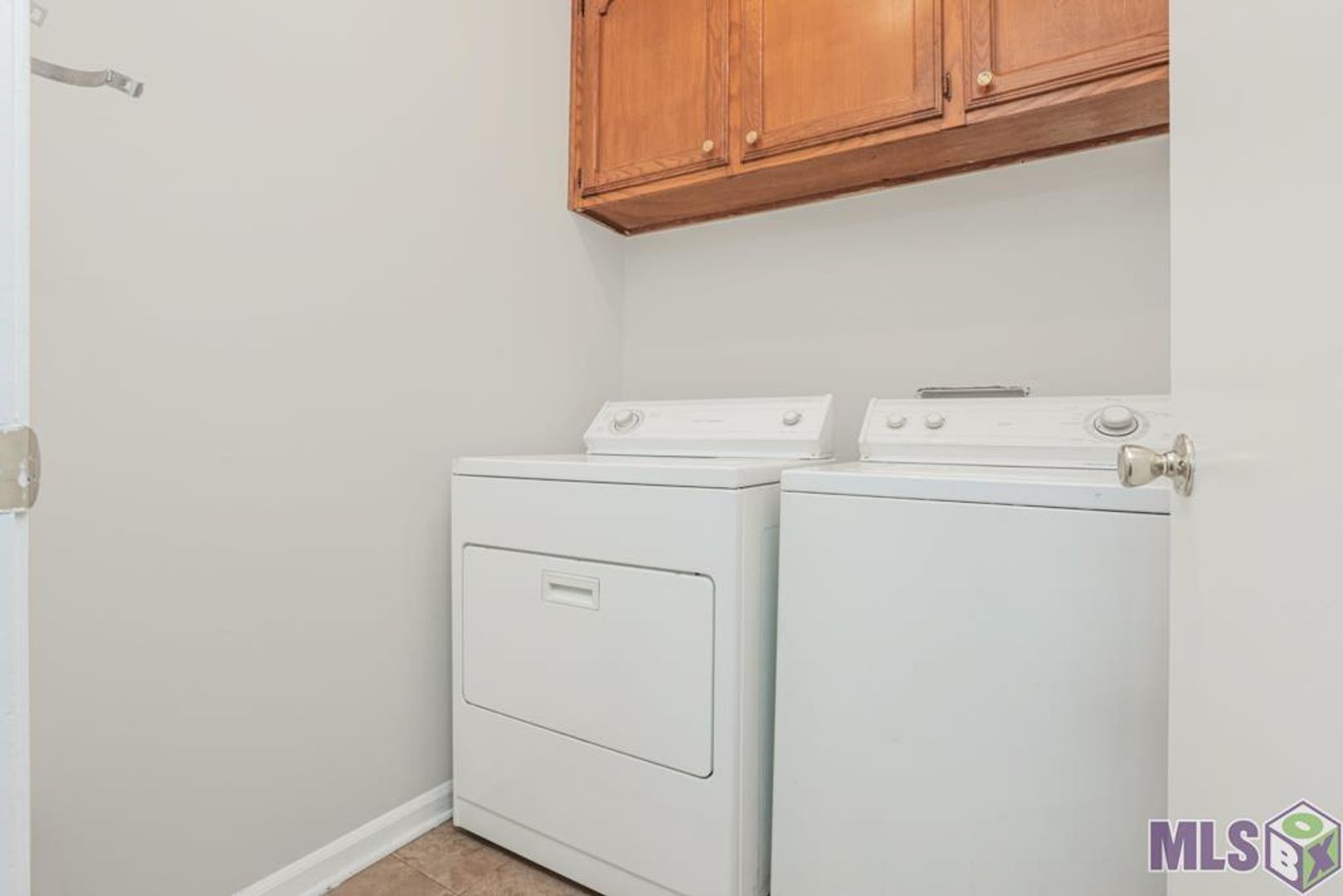 Laundry room at 4625 Parkoaks Drive #52 - CONSIGNMENT