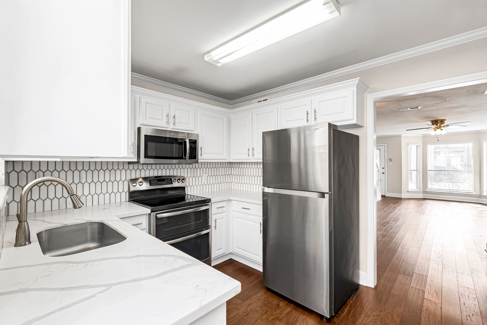 Baton Rouge Apartment: 9506 Jefferson Hwy