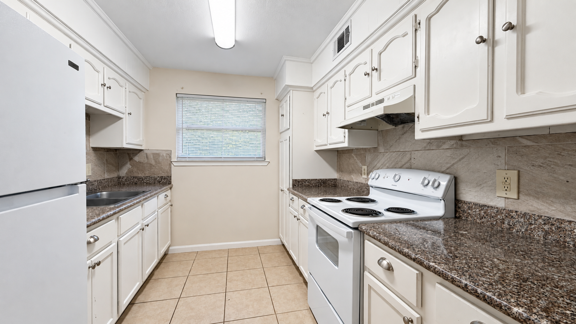 14743 Central Woods Ave Unit C - CONSIGNMENT 2 of 10