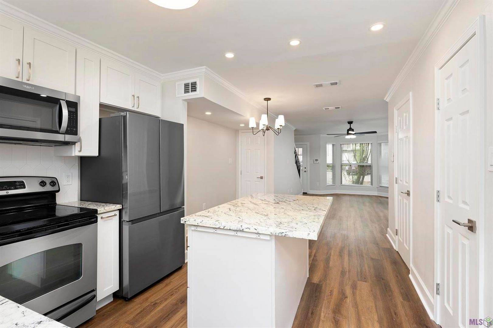 New Rental Alert! Cozy, cute, and pet-approved