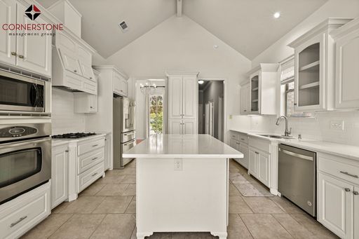 LOCATED OFF OF AIRLINE BY INDUSTRIPLEX! 4 BEDROOM, 3 BATHROOM! – photo 1