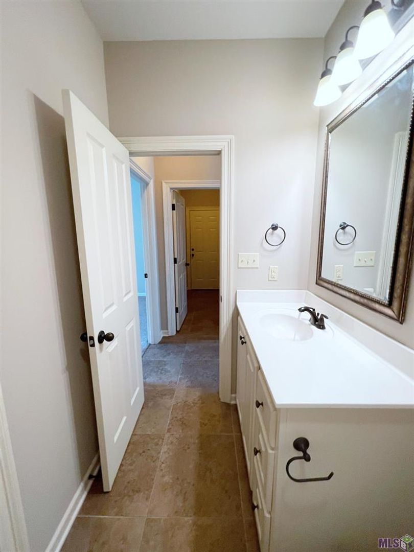 1695 El Tigre Drive 6 of 12