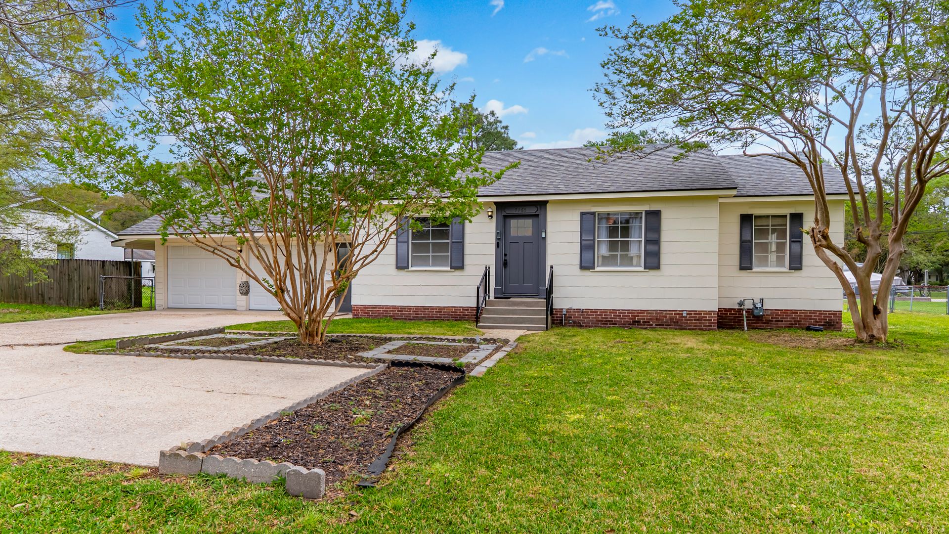 Baton Rouge House: 7165 Government Street