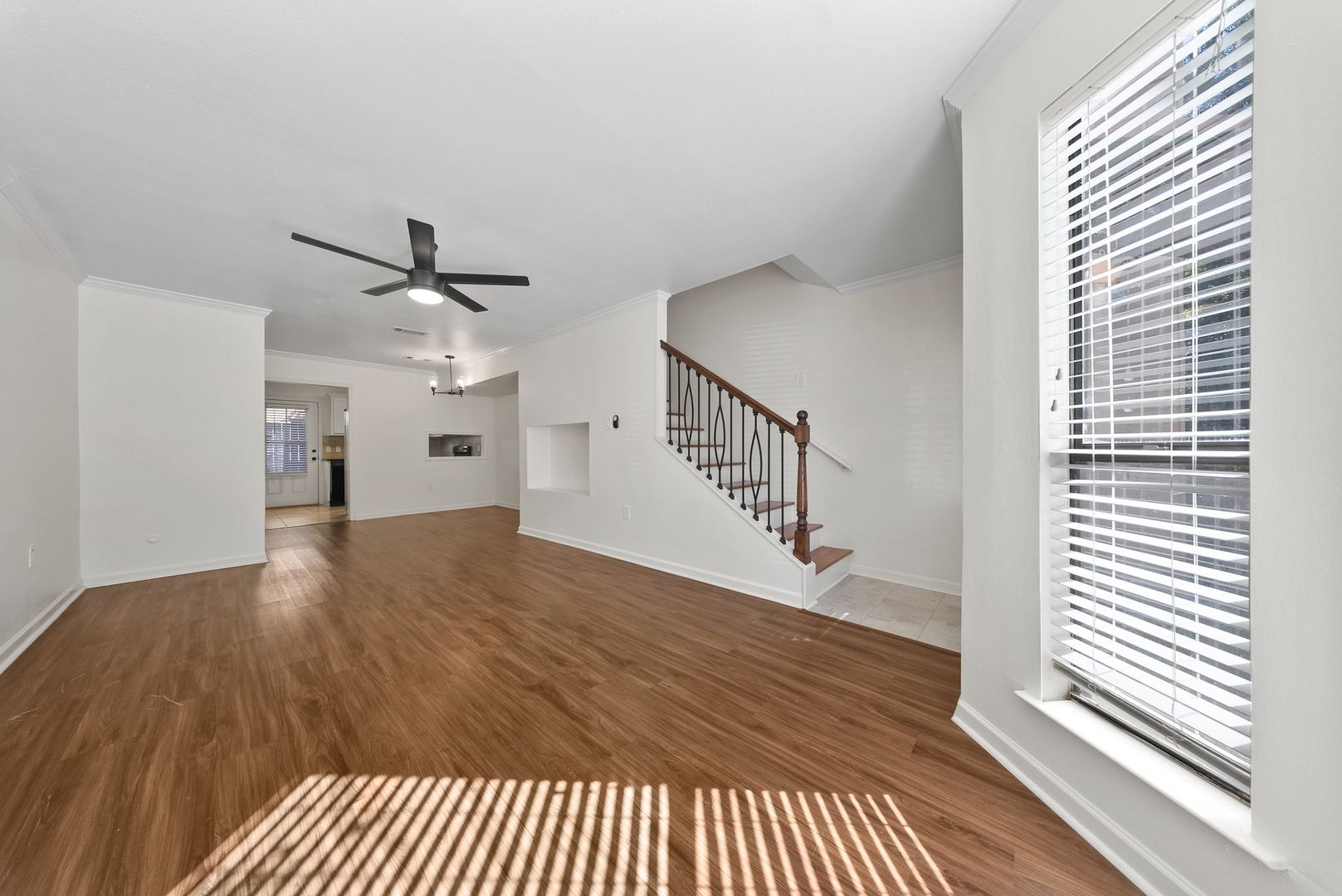 2 Bedroom Townhome located off Jefferson Hwy near Bluebonnet! 