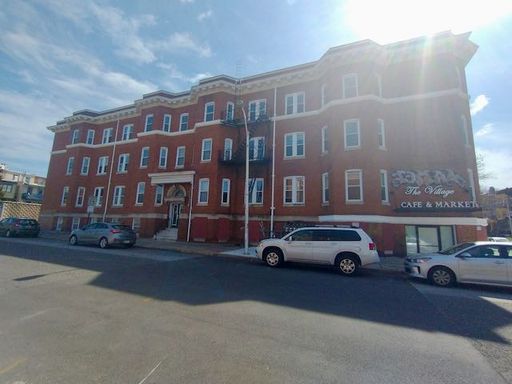1 bed 1 bath | $1250 | 205 E 30th St. Baltimore, MD 21218 Apt. #303| Walk to JHU & MedStar Union Memorial Hospital – photo 1