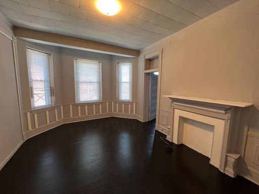 3 beds, 1 bath | $1500 | 205 E 30th St Baltimore, MD 21218 Apt. #301 | Walk to Johns Hopkins University! – photo 1