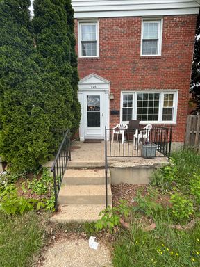 3 Bed 2 Bath | $ 2350 | 906 Fairmount Ave Towson, MD 21204 – photo 1