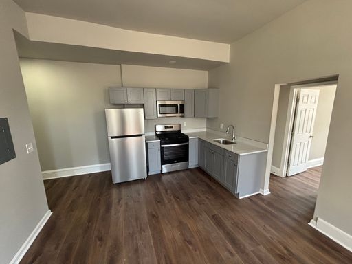 1 bed 1 bath | $1400 | 205 E 30th St Baltimore, MD 21218 Apt. #205 B | Utilities included (Gas, Elec, water)! – photo 1