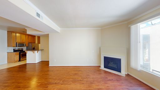 Beautiful 2 Bed, 2 Bath Studio City Apartment on Coldwater Canyon! Central AC, Laundry, Parking! – photo 1