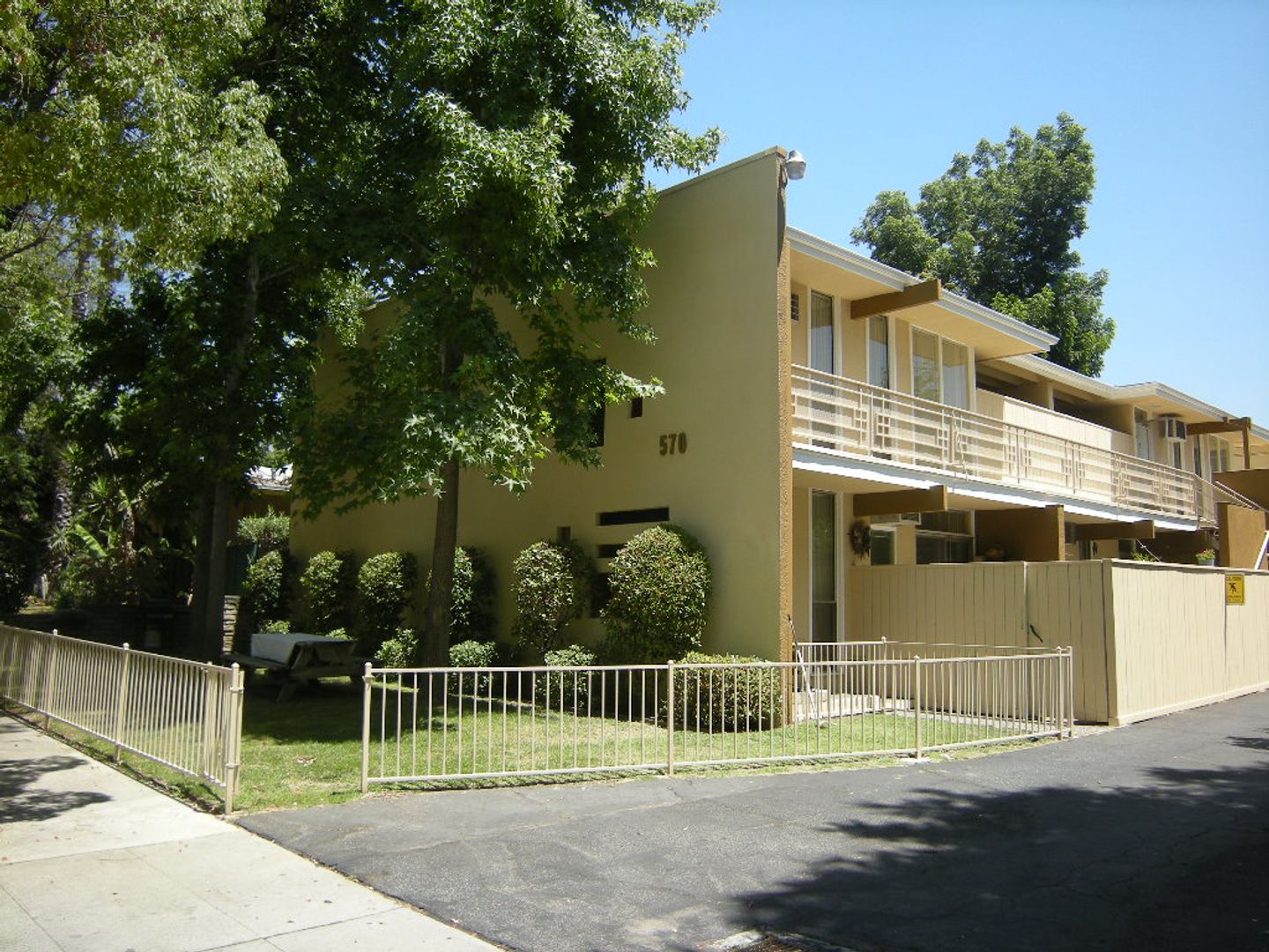 Pasadena Apartment: 570 N. Madison Ave.