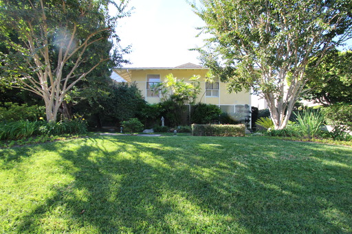 Stunning, second level, 2 Bedroom 2 Bath apartment, Tournament of Roses area on South Orange Grove in historic neighborhood of Pasadena! – photo 1