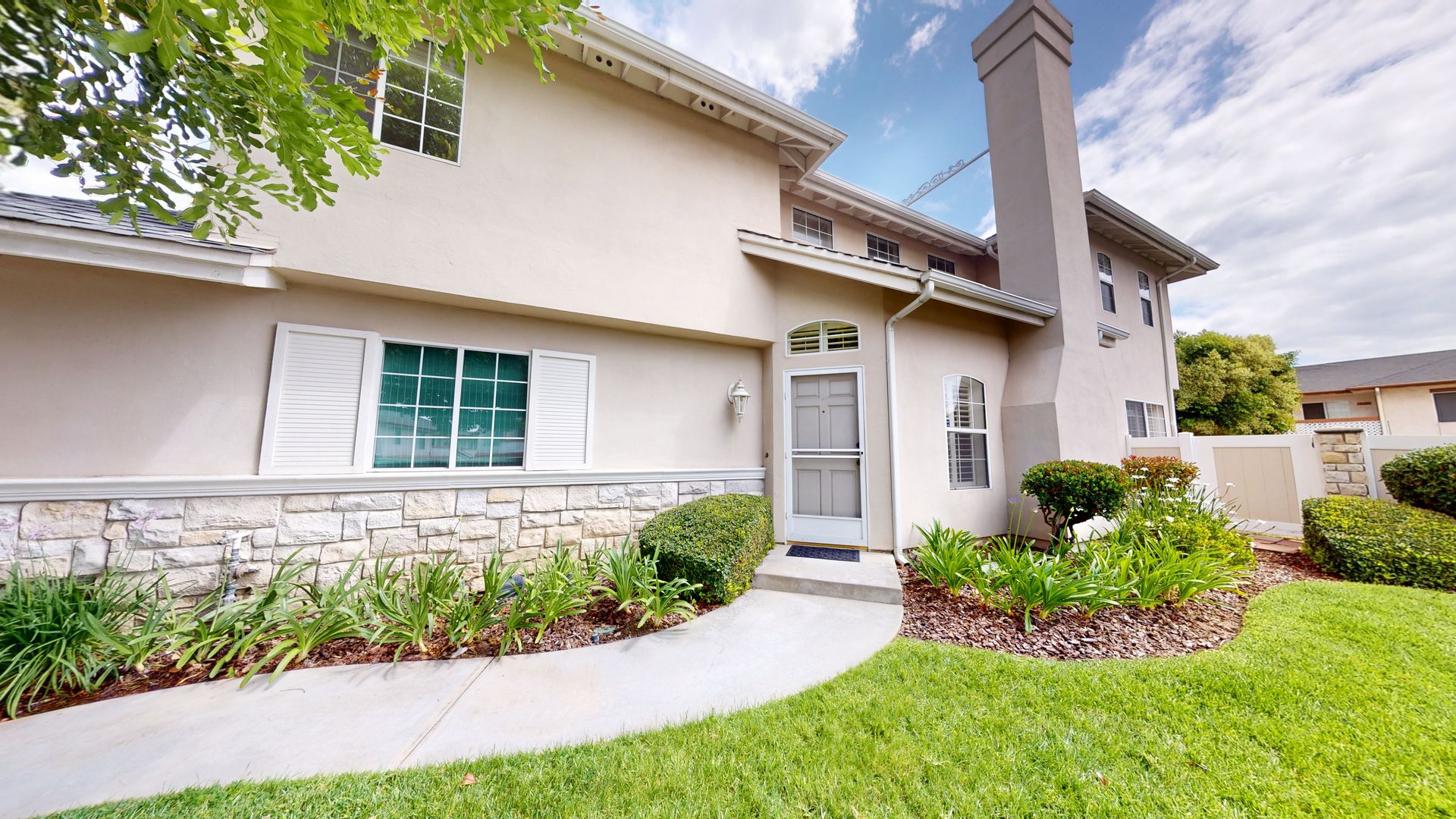 Monrovia Townhome: 1018 Royal Oaks Drive Unit C