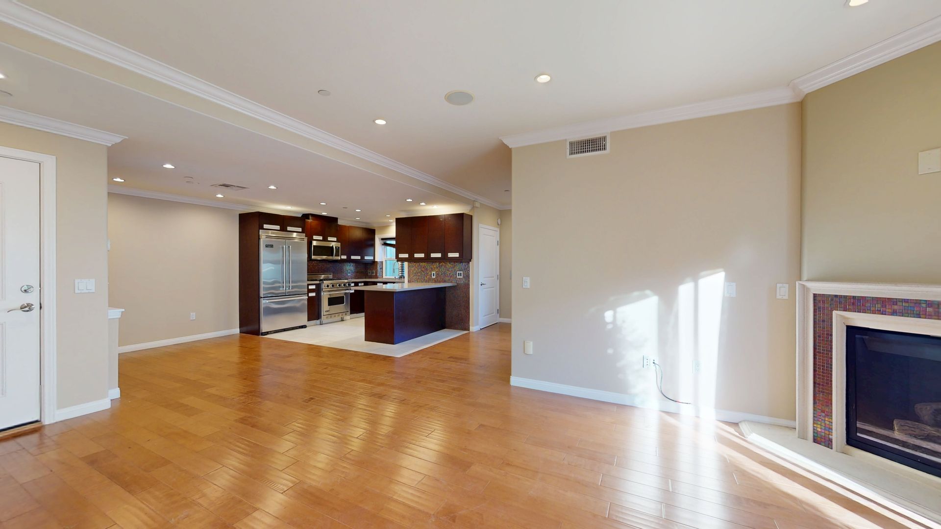 Pasadena Apartment: 480 S. Los Robles Ave