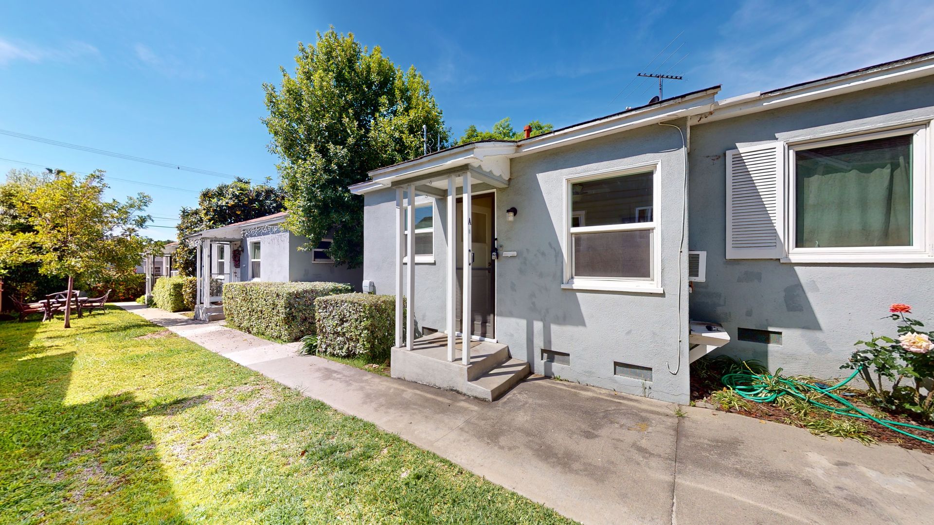 Monrovia Apartment: 338 - 338C W Linwood Ave