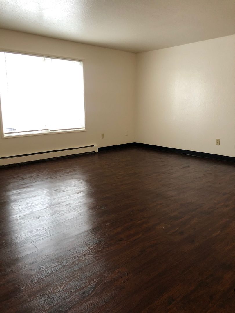 Anchorage Apartment: 415 N. Bragaw St