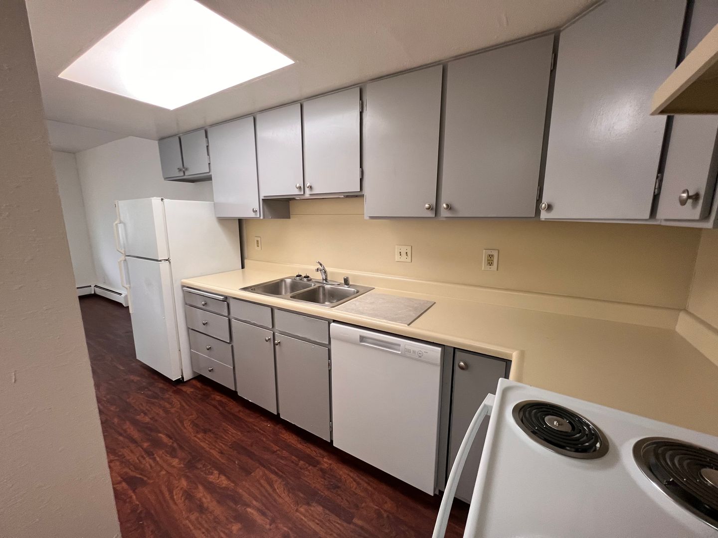 Anchorage Apartment: 415 N. Bragaw St