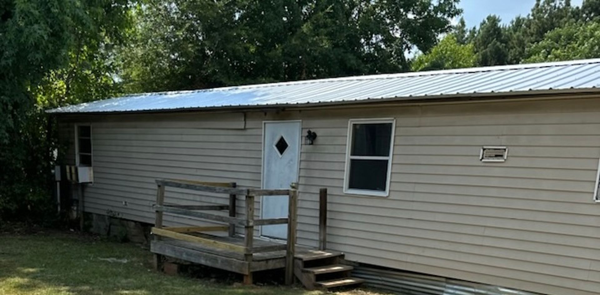 Spartanburg House: 114 Holly Vista Lane