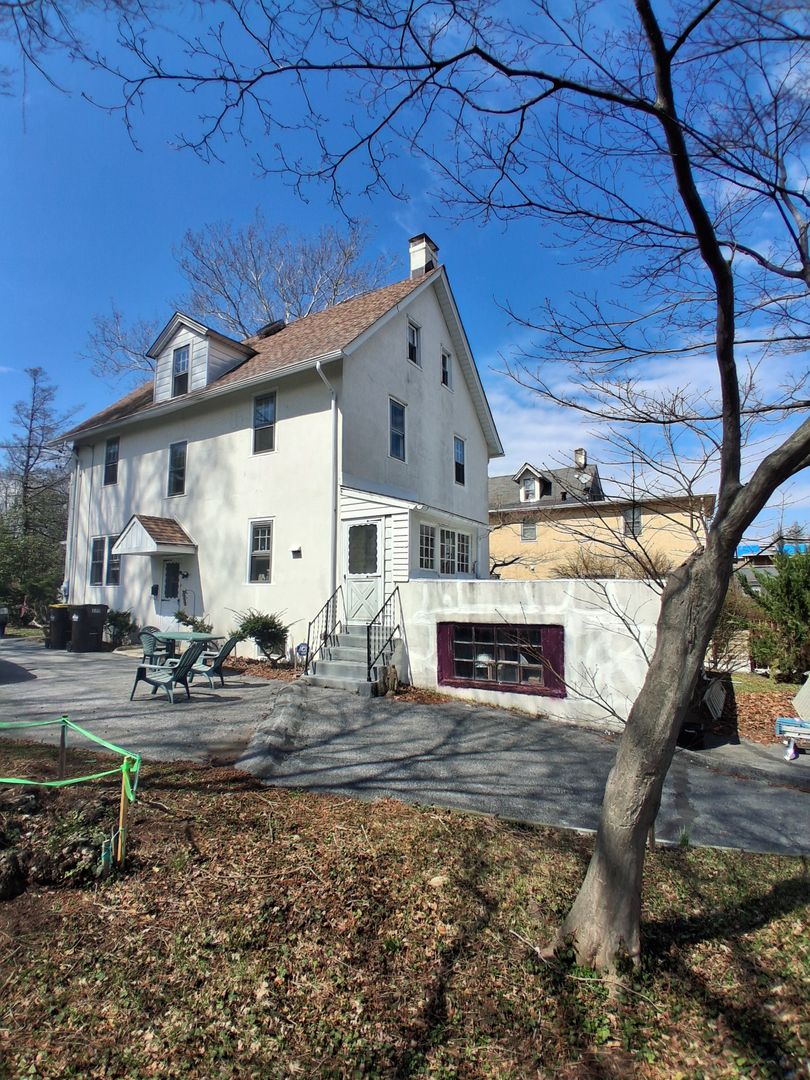 Devon House: 325 S Valley Forge Rd
