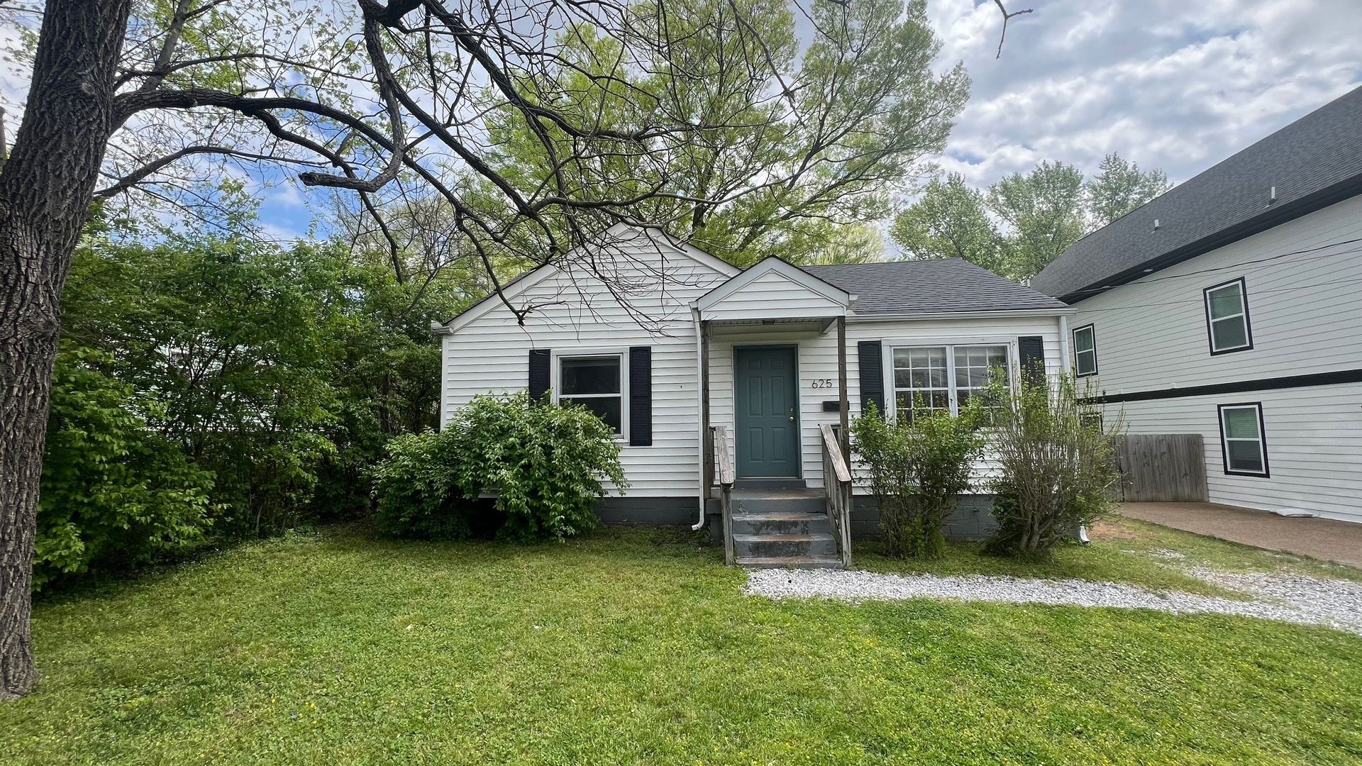 Nashville House: 625 North 9th Street