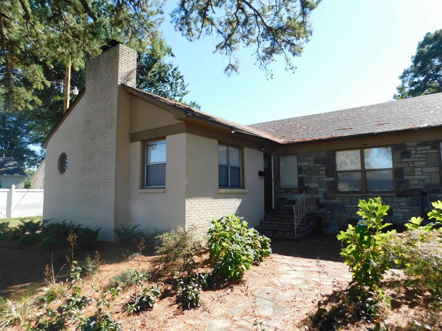 Fort Smith House: 3910 Wicklow Dr
