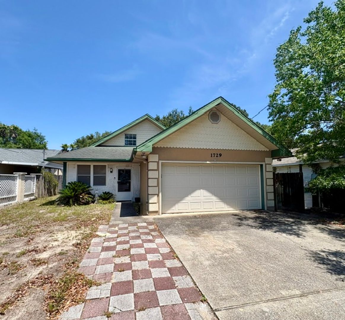 Niceville House: 1729 Pine Avenue