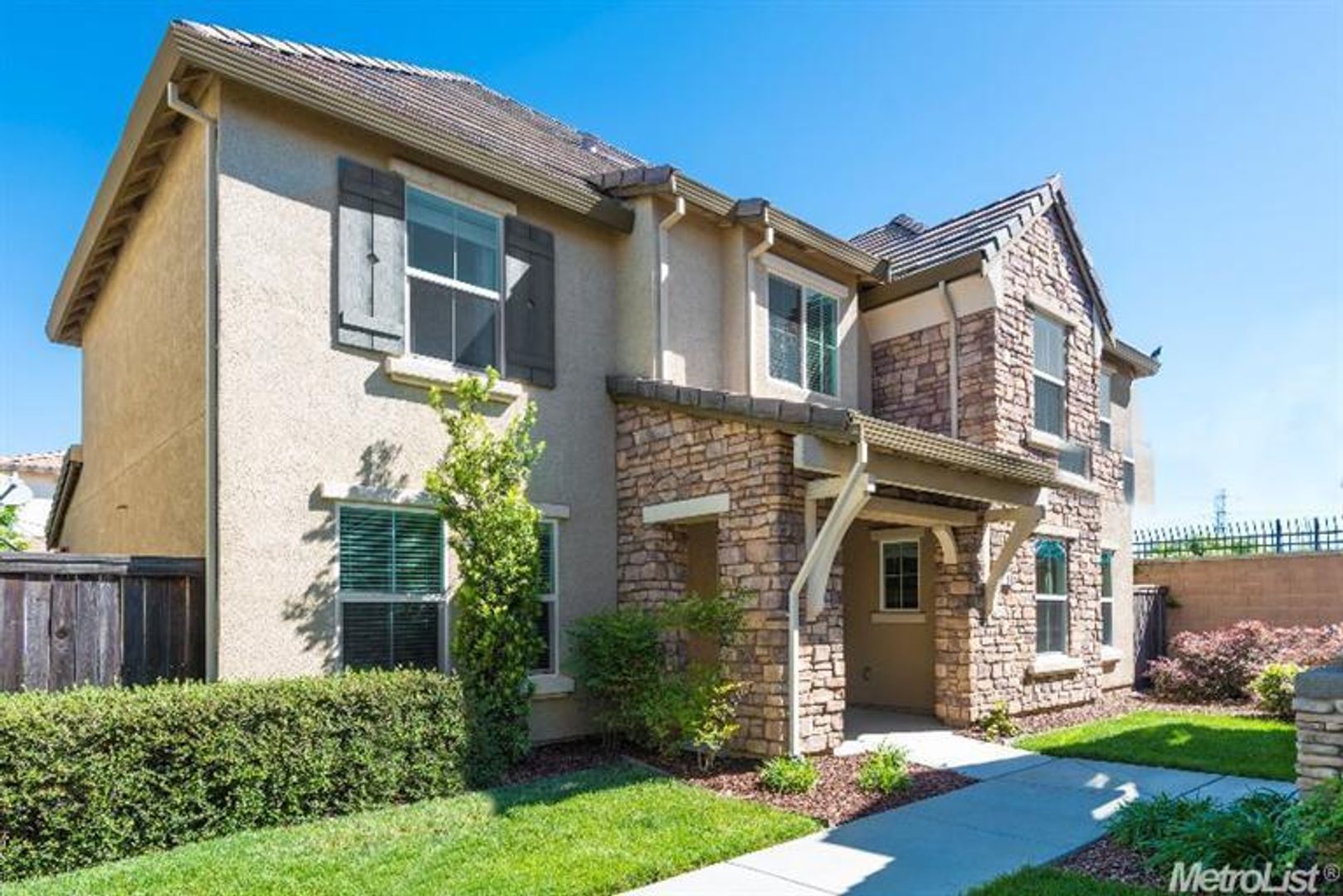 Woodland House: 1972 Gregory Court