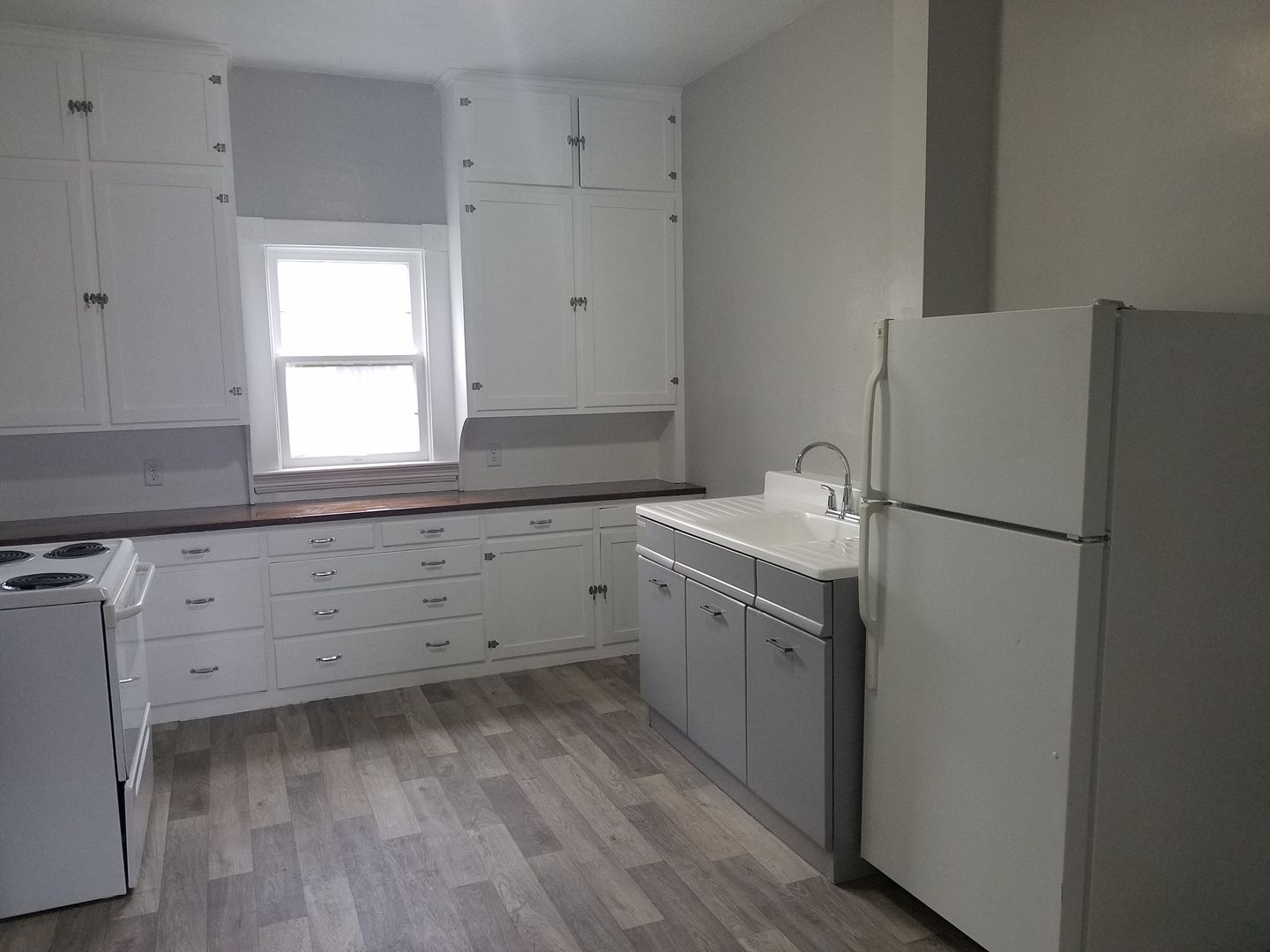 Valley City Apartment: 205 3rd Ave SE