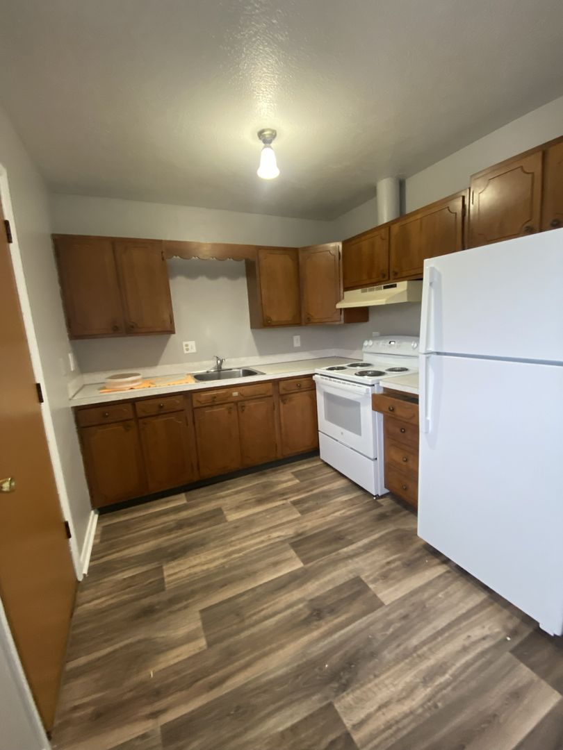 Valley City Apartment: 815 4th St SW