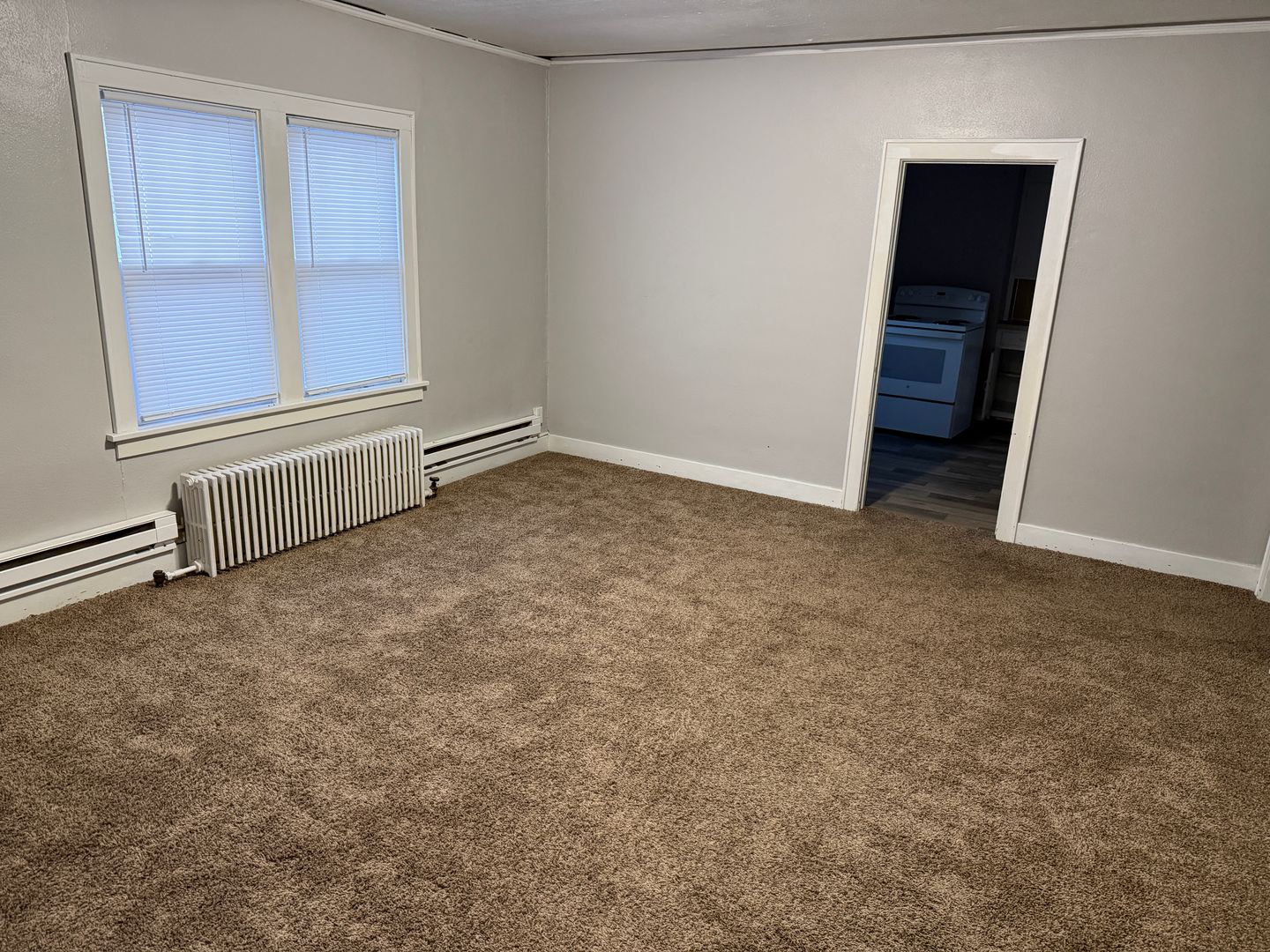 Valley City Apartment: 208 5th Ave SW