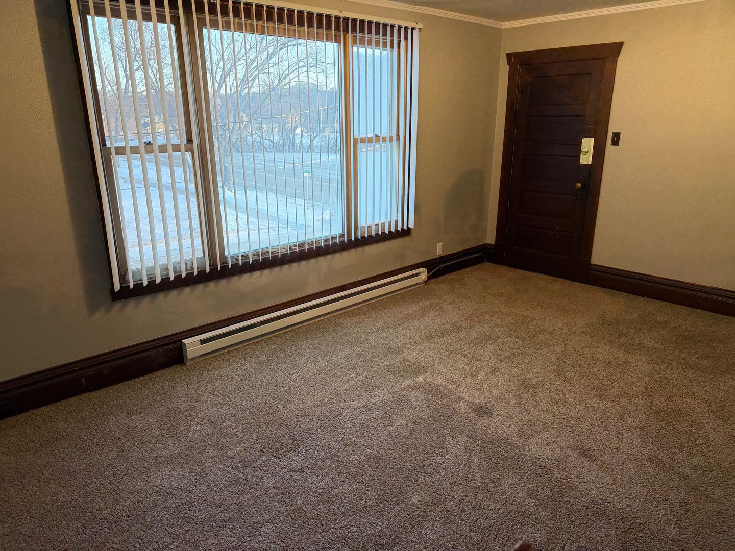 Valley City Apartment: 324 6th Ave SW