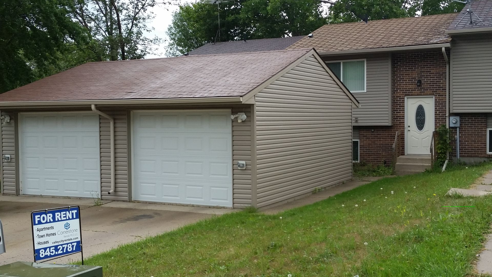 Valley City Townhome: 900 9th Ave SE