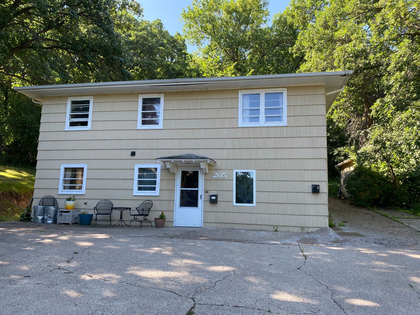 Valley City Apartment: 265 Viking Dr