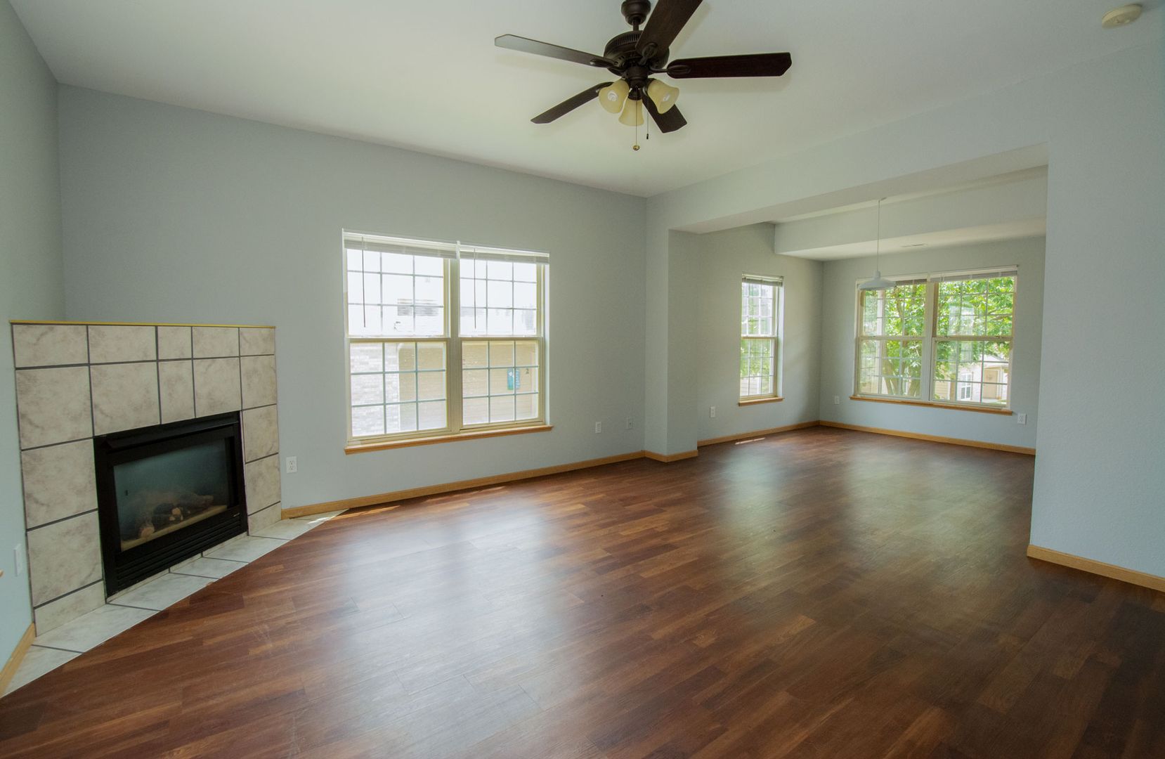 Lawrence Apartment: 4410 Clinton Parkway